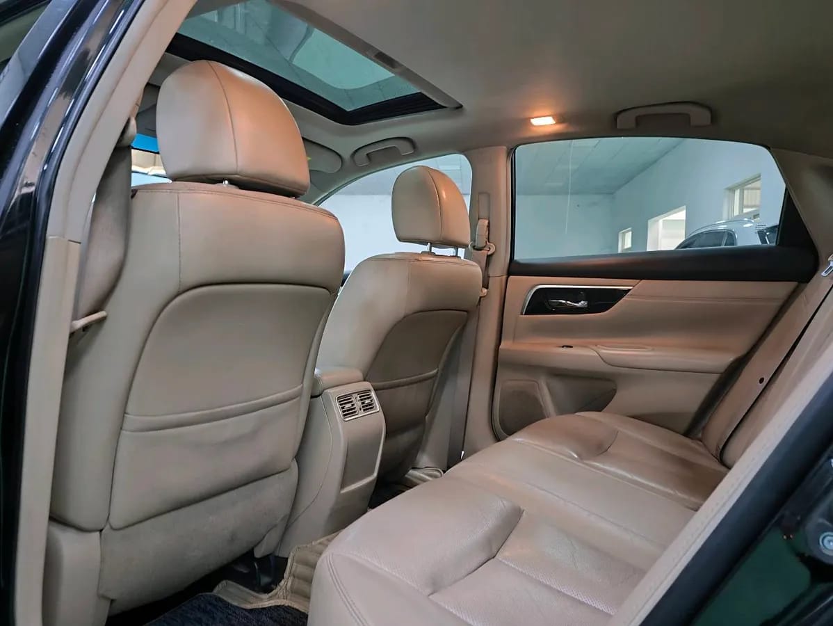 Nissan 2016 2.0L XE 8