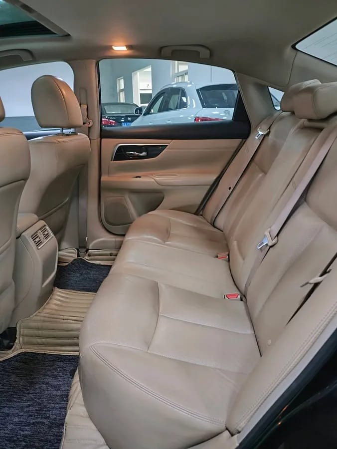 Nissan 2016 2.0L XE 9