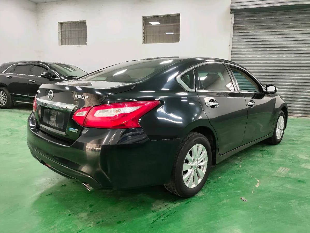 Nissan 2016 2.0L XE 10