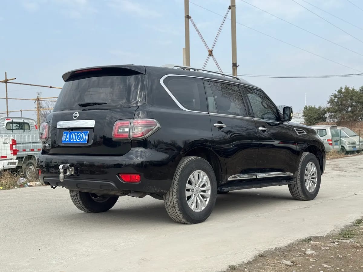Nissan ( ) 2018 4.0L 8