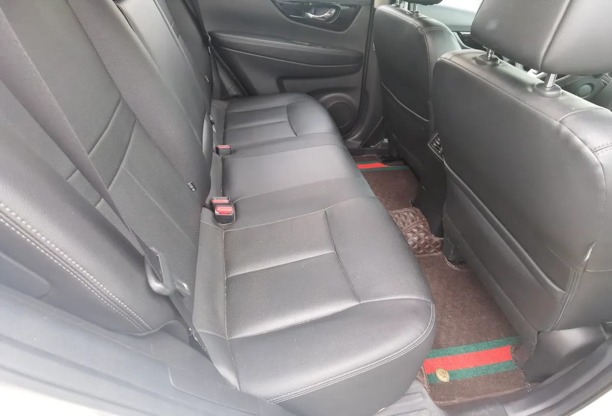 Nissan 2019 2.0L CVT 2WD 8