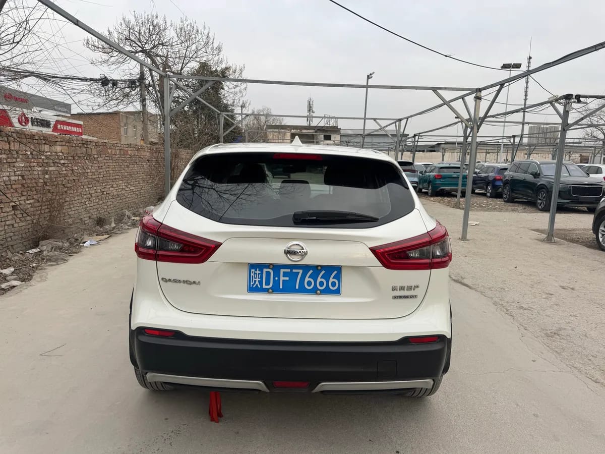 Nissan 2019 2.0L CVT 4