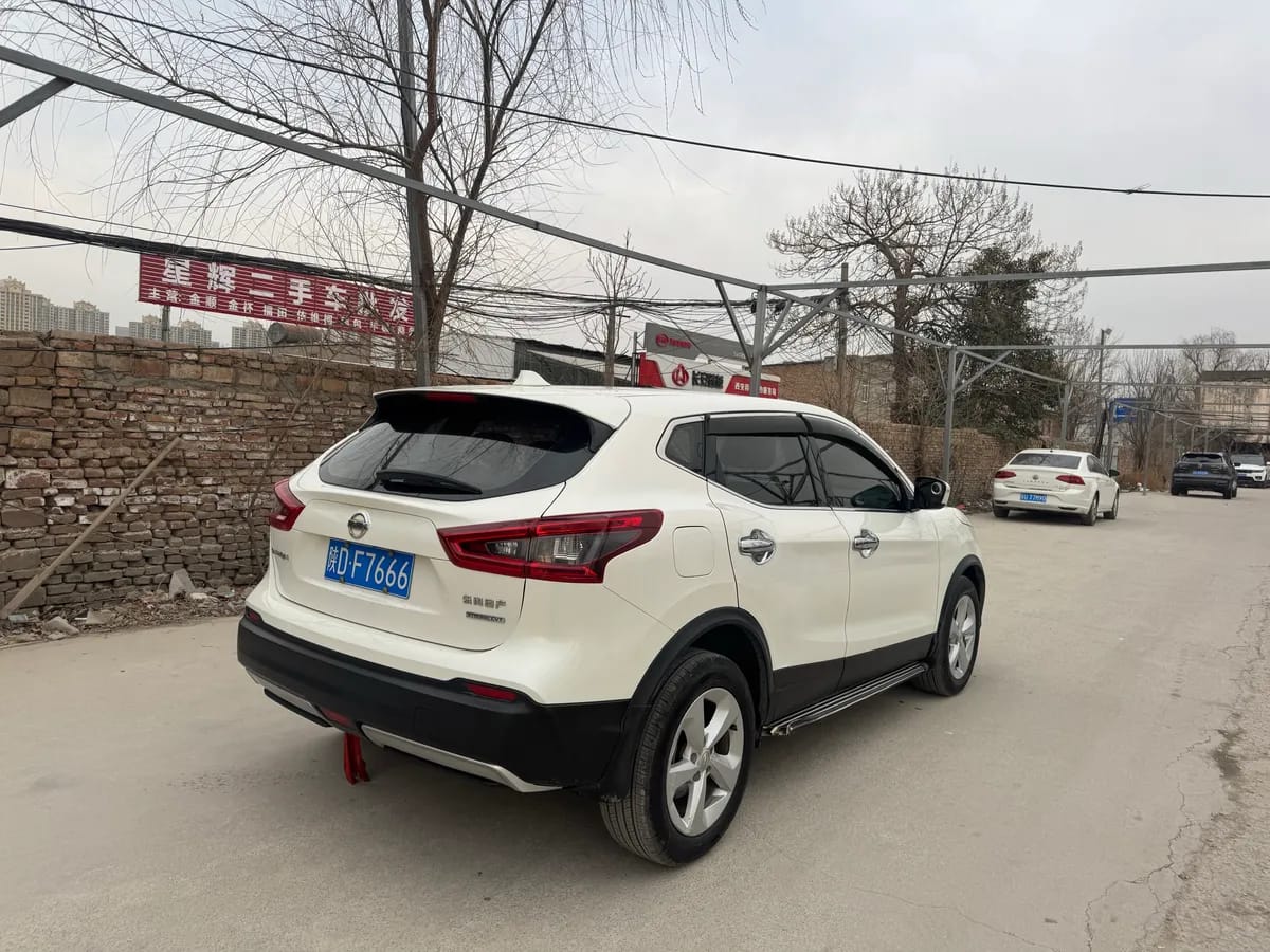 Nissan 2019 2.0L CVT 6