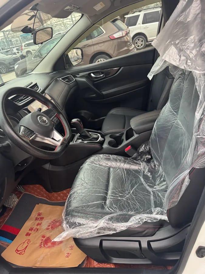 Nissan 2019 2.0L CVT 7
