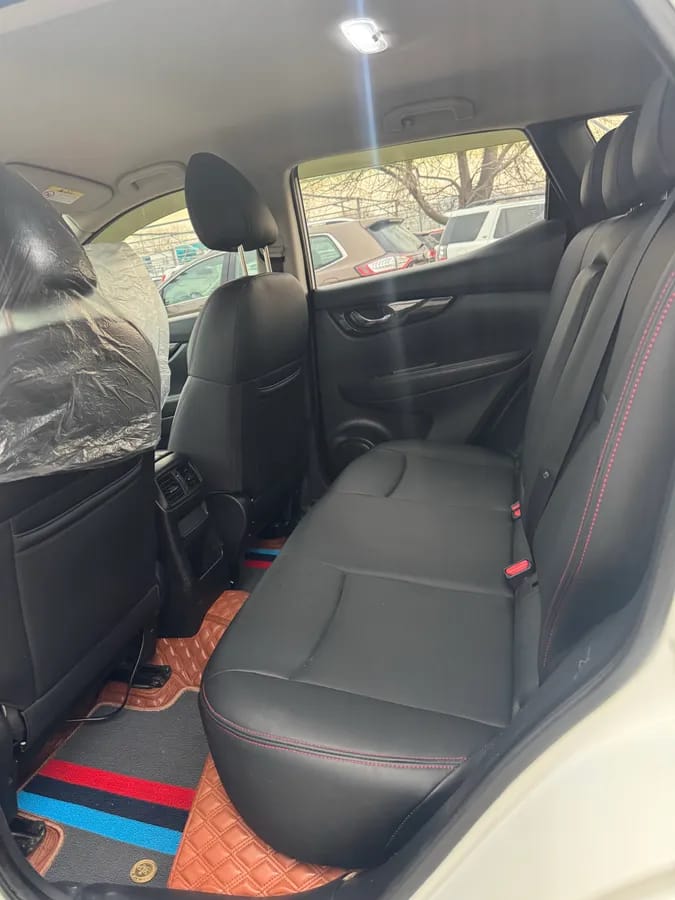 Nissan 2019 2.0L CVT 8