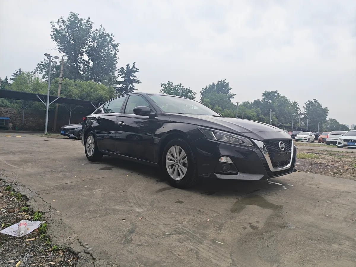 Nissan 2019 2.0L XE 2