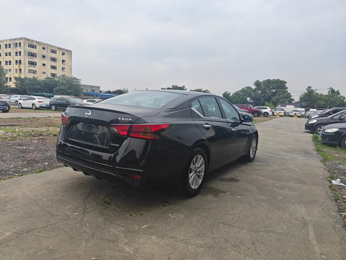 Nissan 2019 2.0L XE 3