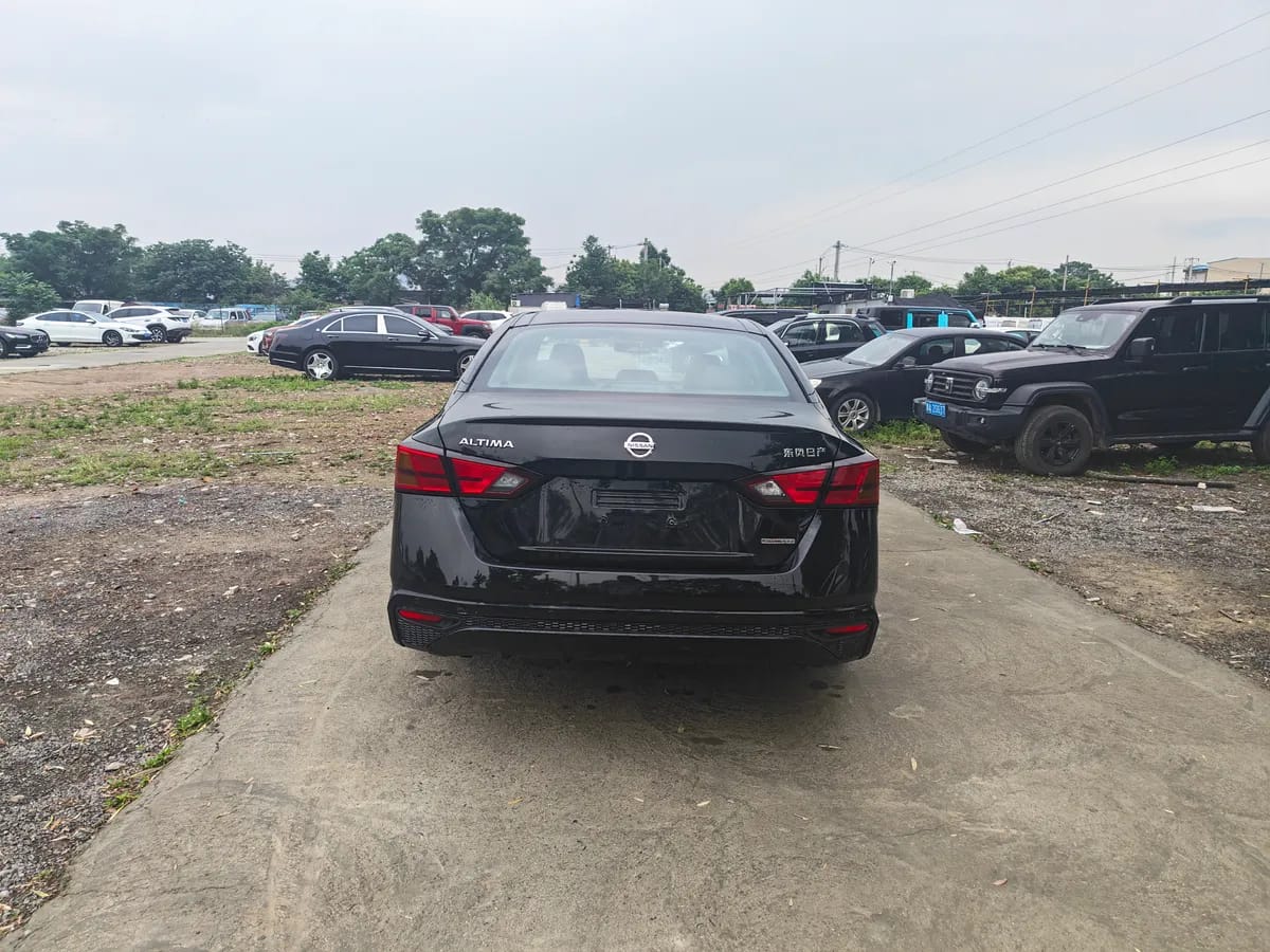 Nissan 2019 2.0L XE 4