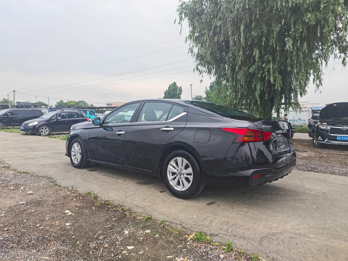 Nissan 2019 2.0L XE 5