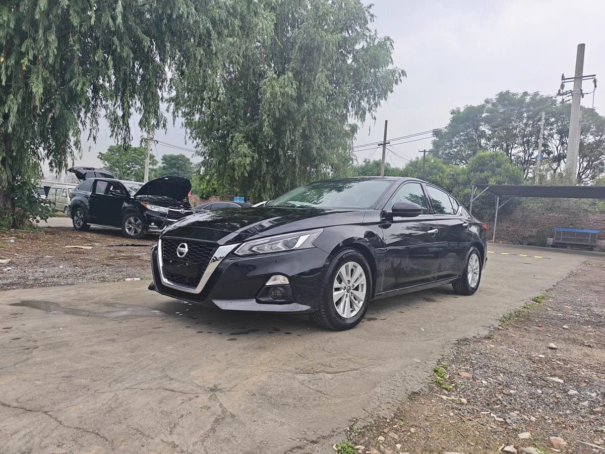 Nissan 2019 2.0L XE 6
