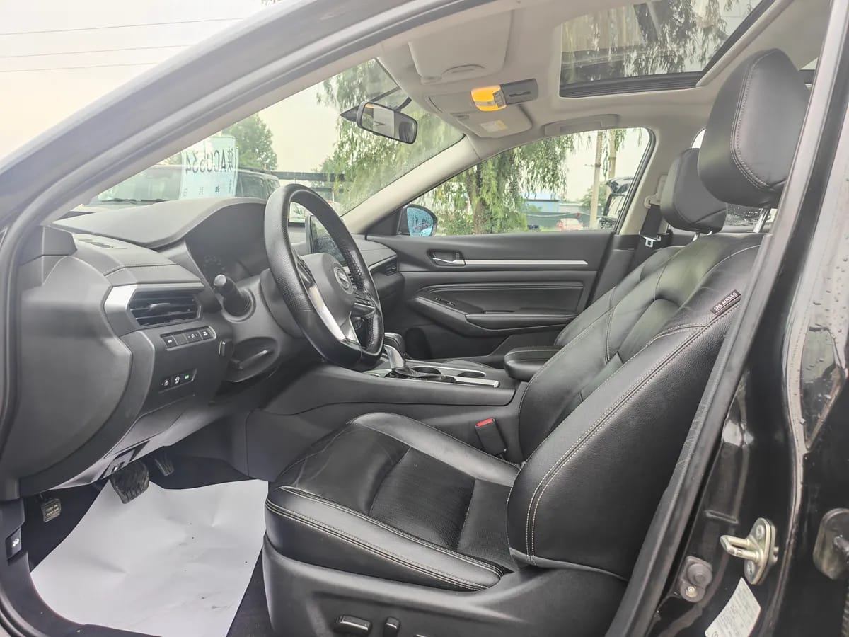 Nissan 2019 2.0L XE 9