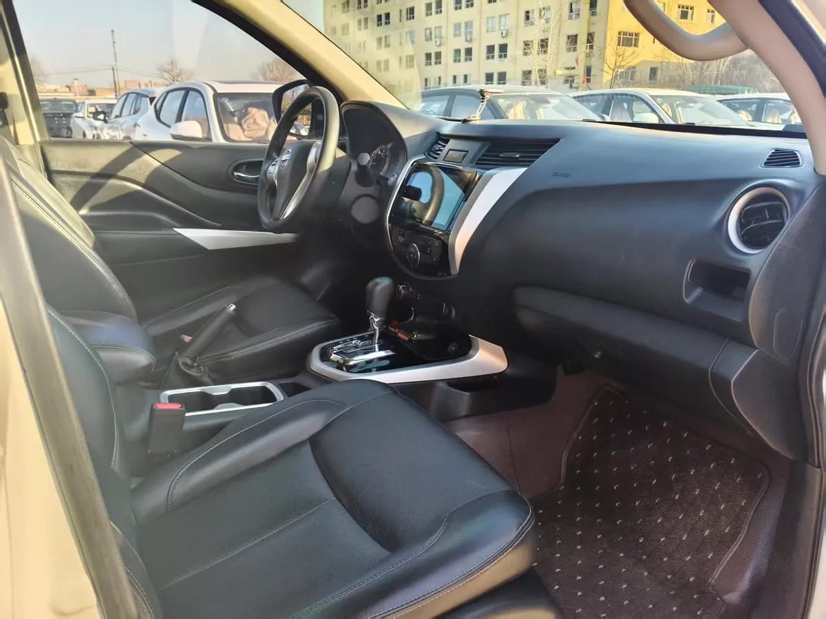 Nissan 2020 2.5L XL Upper 4WD 4