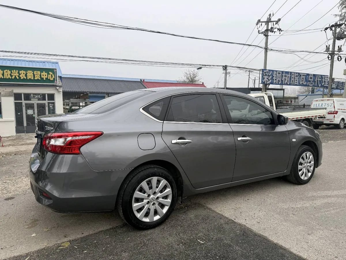Nissan 2021 1.6L XL CVT 7