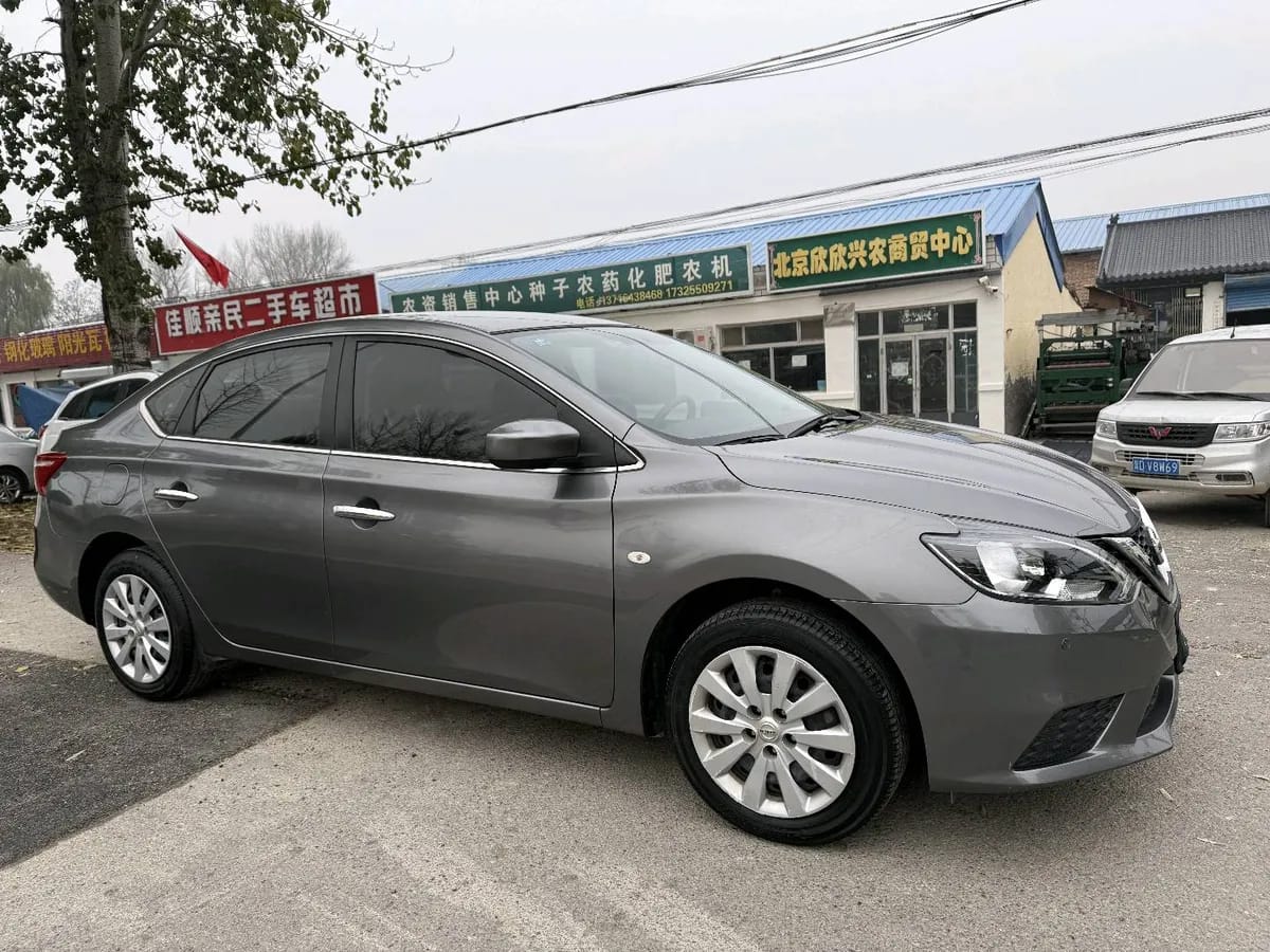 Nissan 2021 1.6L XL CVT 8