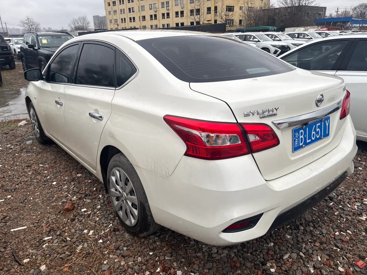 Nissan 2021 1.6XE CVT 4