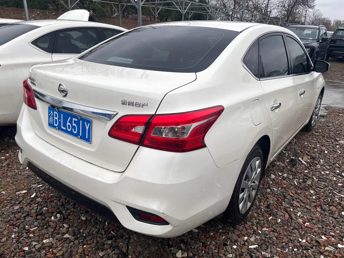 Nissan 2021 1.6XE CVT 5