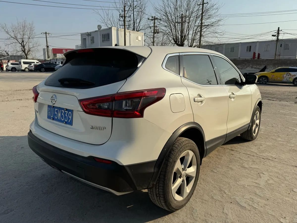Nissan 2021 2.0L CVT 4