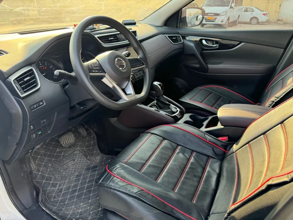 Nissan 2021 2.0L CVT 7