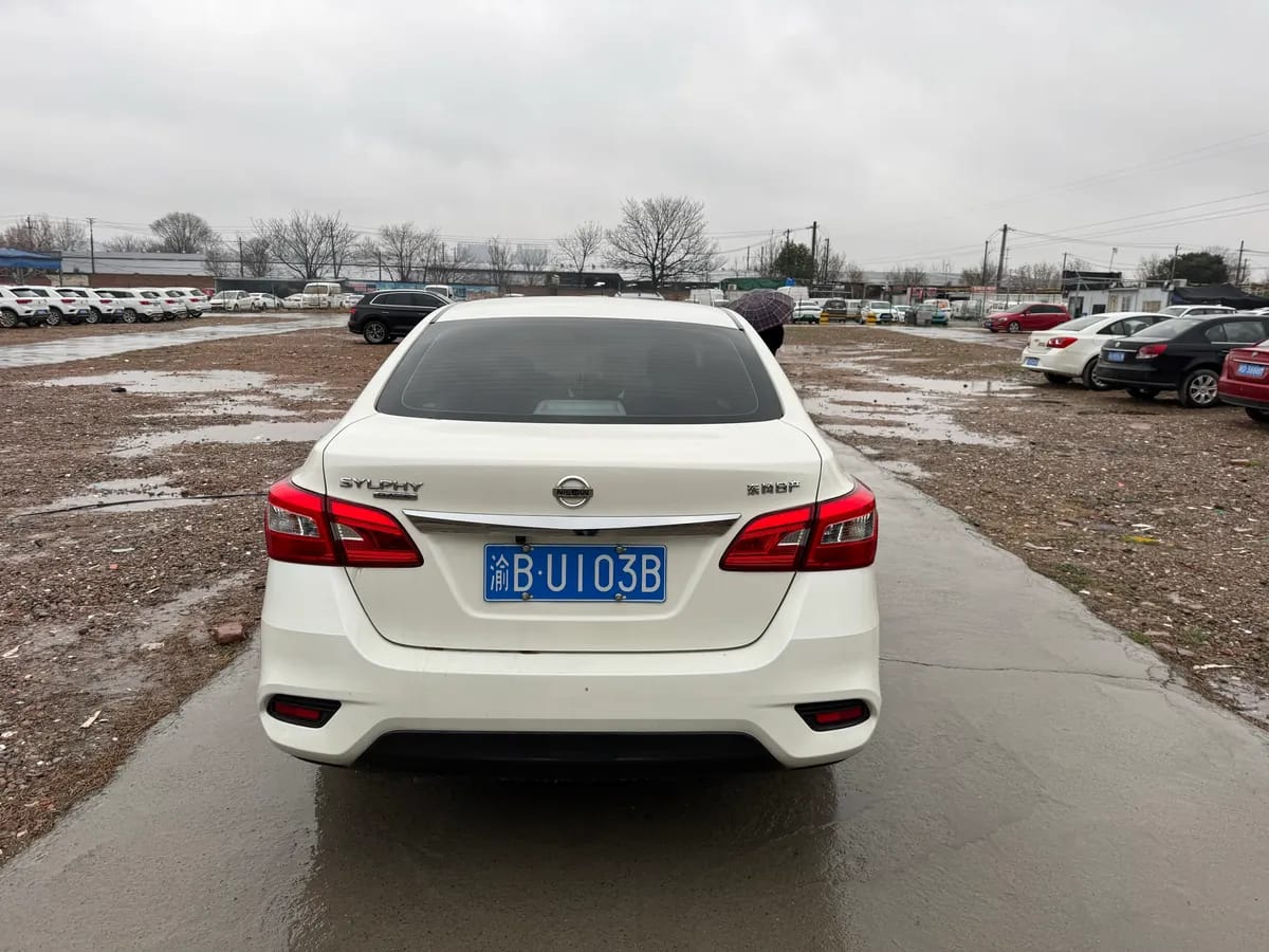 Nissan 2022 1.6XE CVT 4