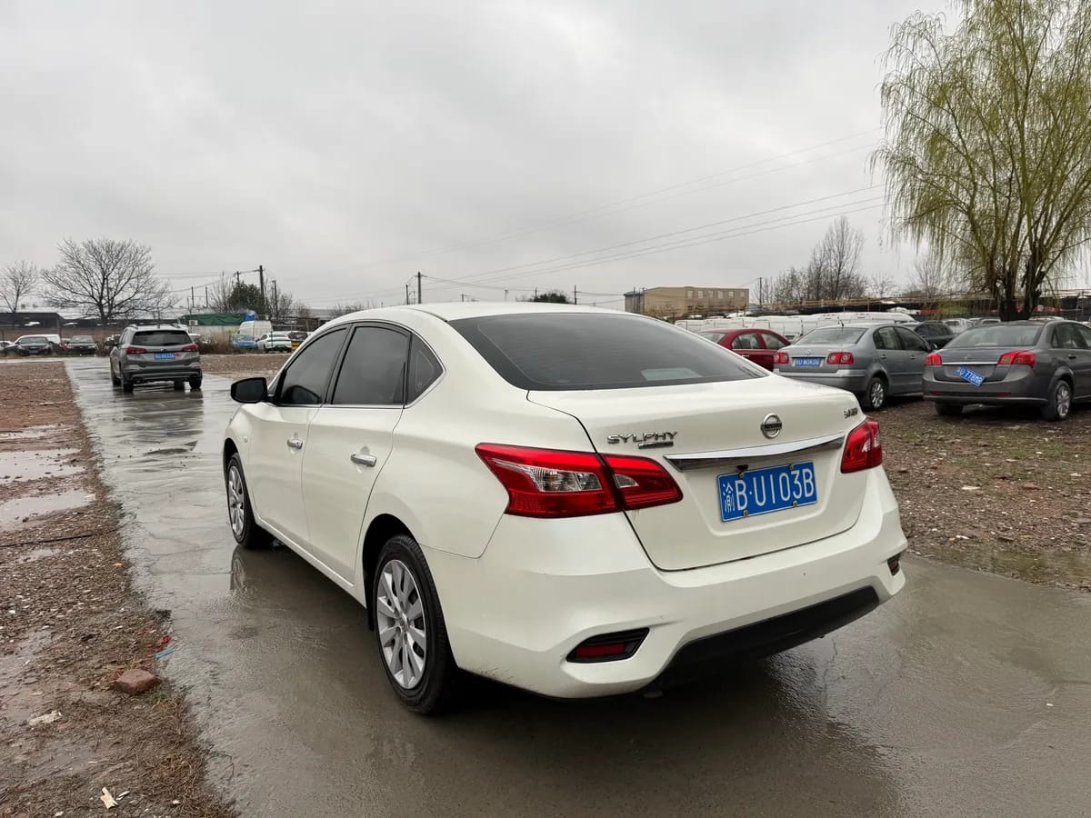 Nissan 2022 1.6XE CVT 5