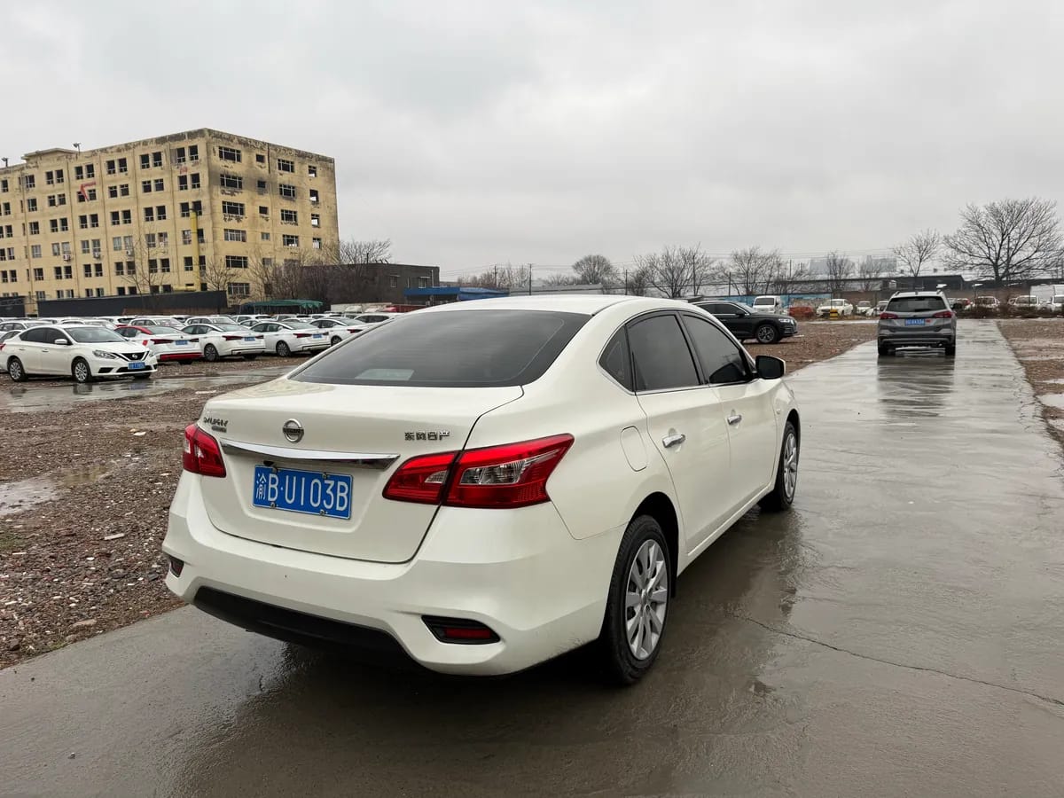 Nissan 2022 1.6XE CVT 6