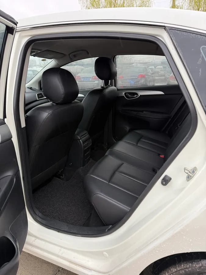 Nissan 2022 1.6XE CVT 7