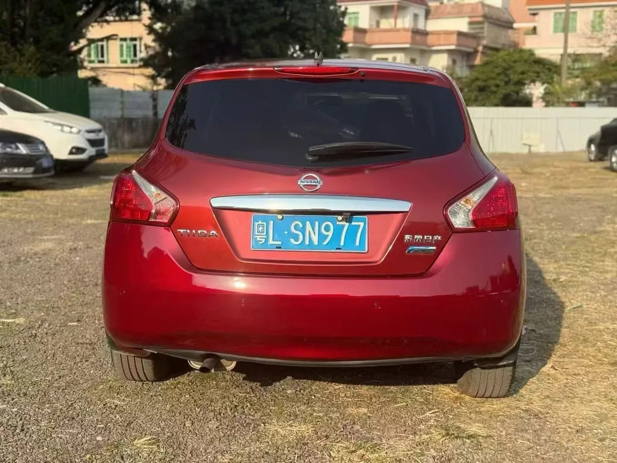 Nissan TIIDA 2014 1.6L CVT 9