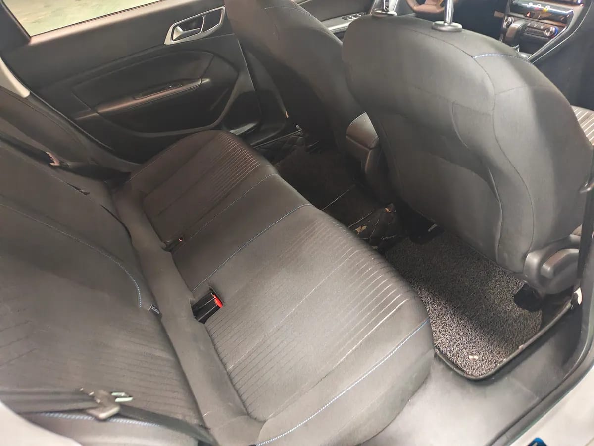Peugeot 308 2016 1.6L 5