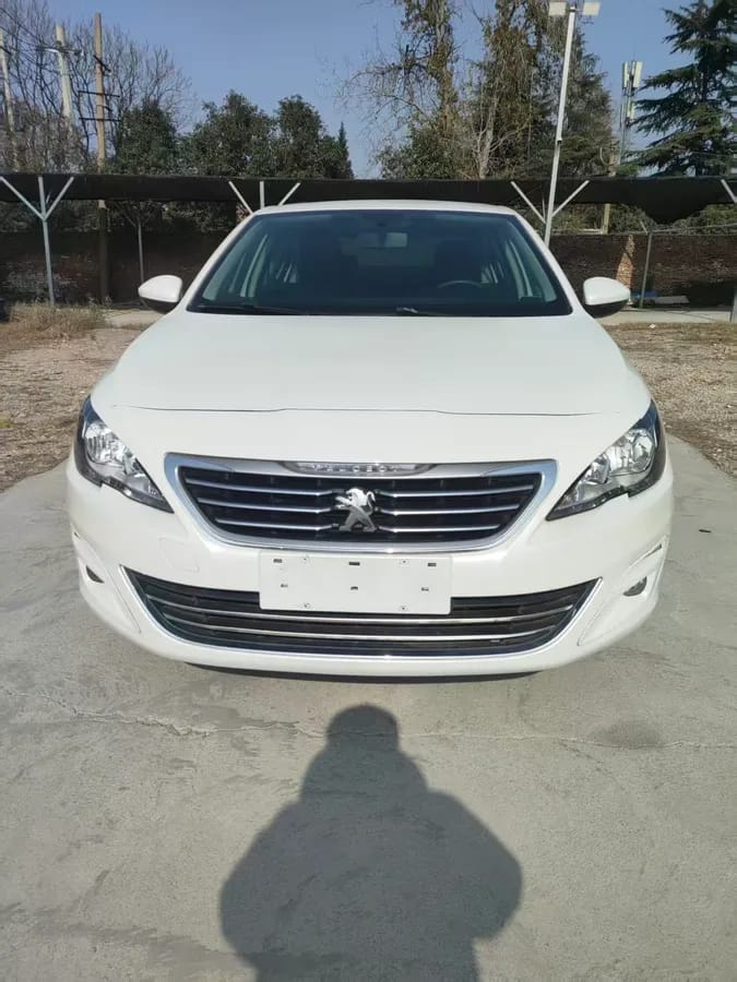Peugeot 408 2015 1.2T