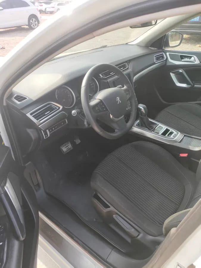 Peugeot 408 2015 1.2T 8