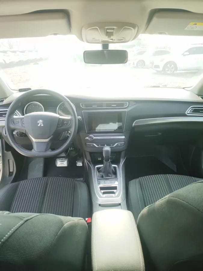 Peugeot 408 2015 1.2T 9