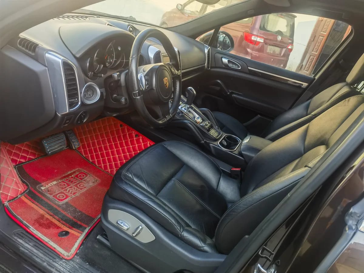 Porsche Cayenne 2014 Cayenne Platinum Edition 3.0T 3
