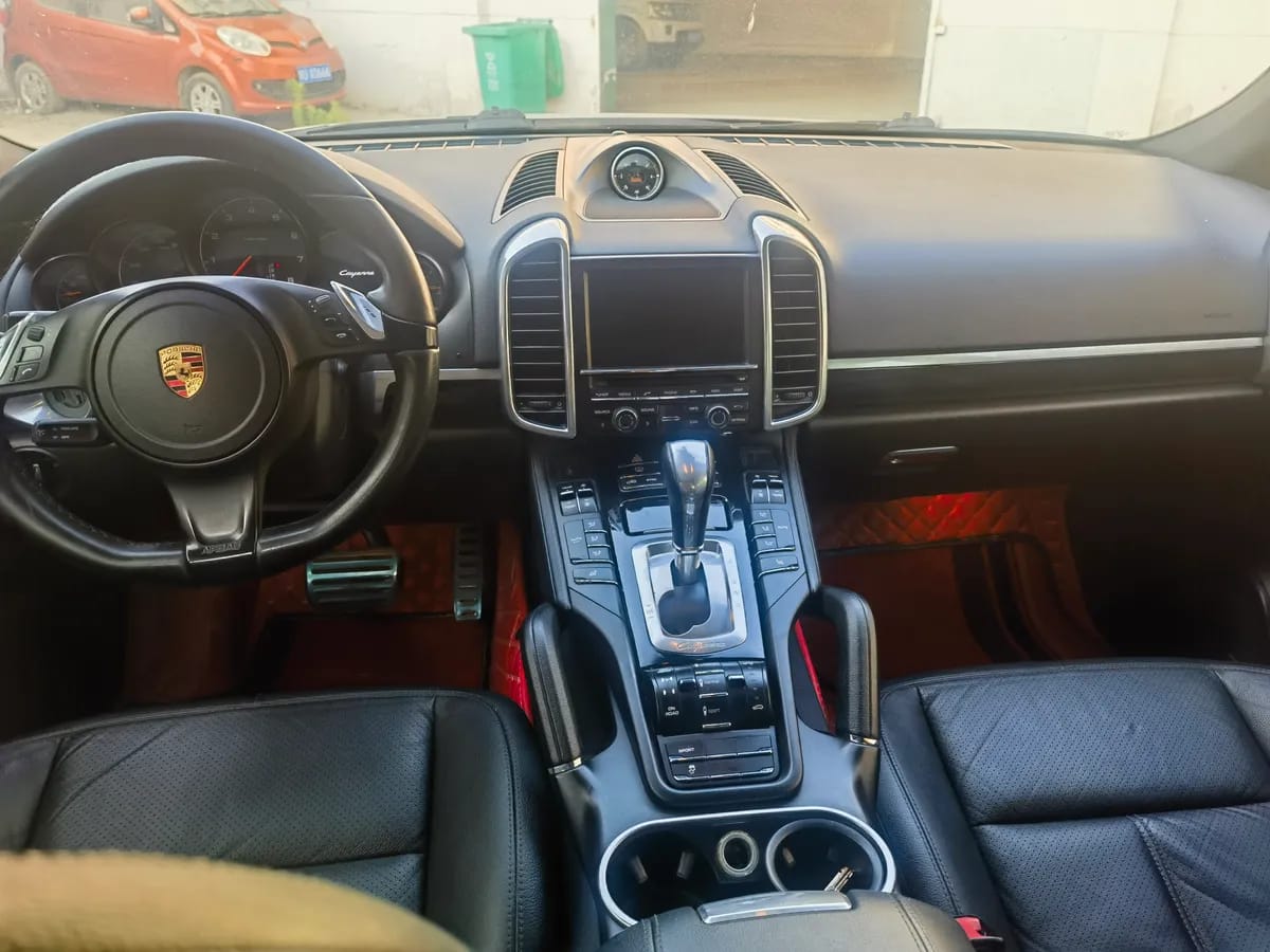 Porsche Cayenne 2014 Cayenne Platinum Edition 3.0T 5
