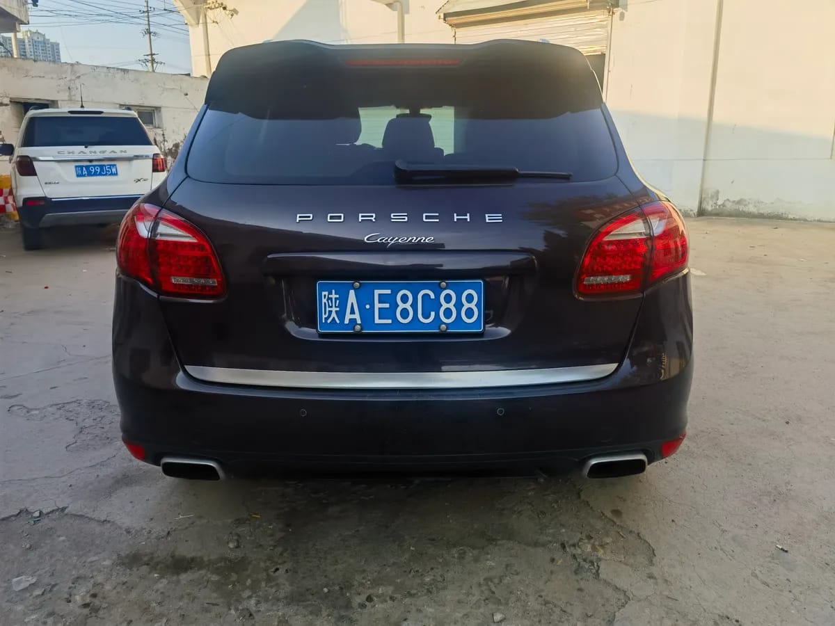 Porsche Cayenne 2014 Cayenne Platinum Edition 3.0T 6
