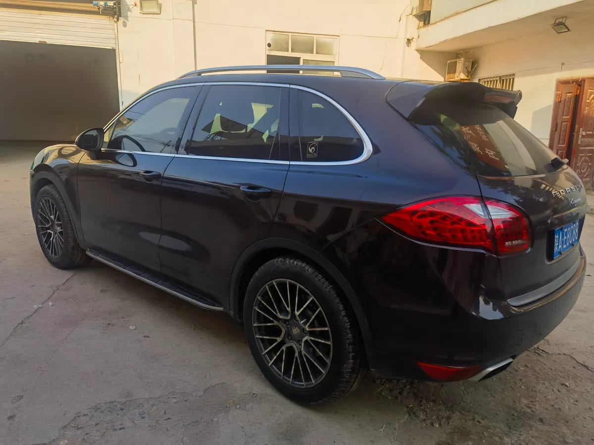 Porsche Cayenne 2014 Cayenne Platinum Edition 3.0T 8