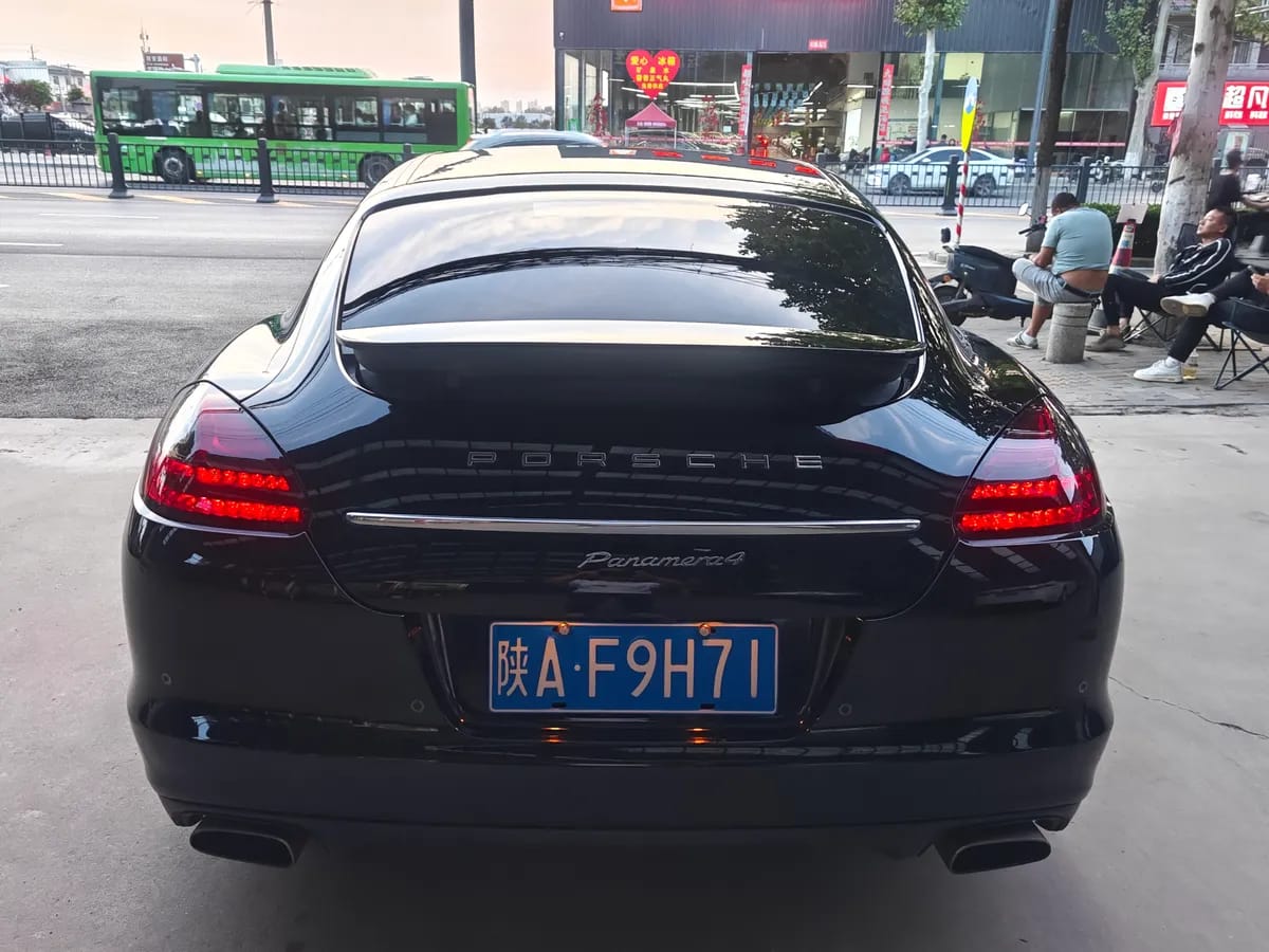 Porsche Panamera 2010 Panamera 4 3.6L 5