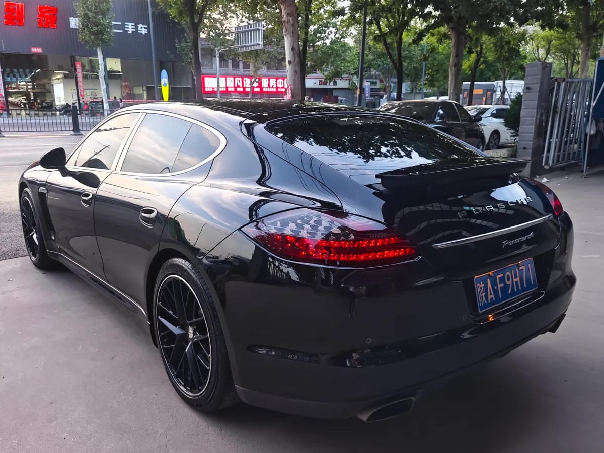 Porsche Panamera 2010 Panamera 4 3.6L 6