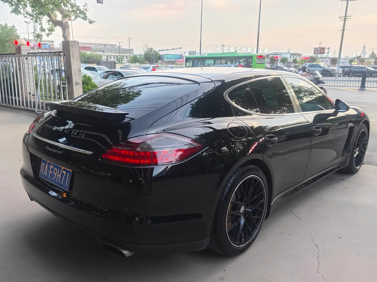 Porsche Panamera 2010 Panamera 4 3.6L 7