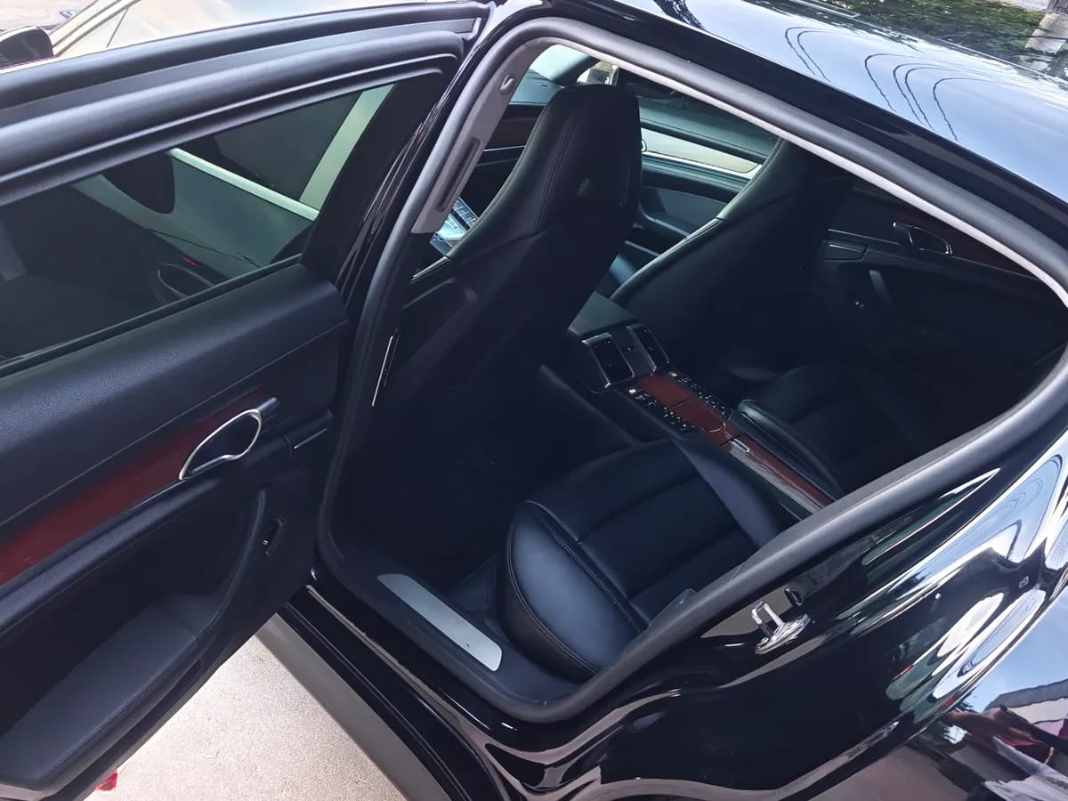 Porsche Panamera 2010 Panamera 4 3.6L 9