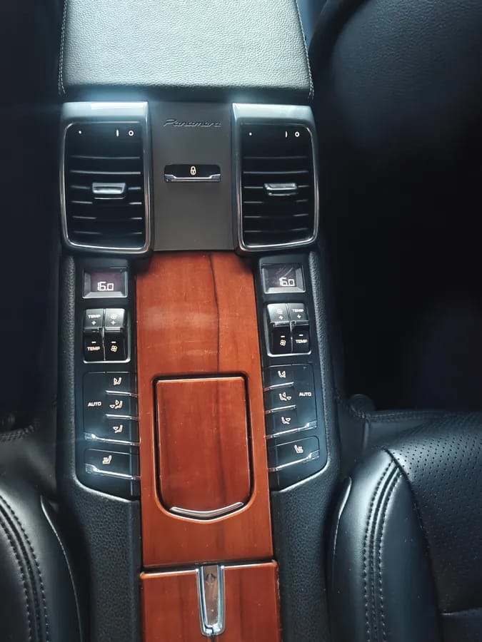 Porsche Panamera 2010 Panamera 4 3.6L 10