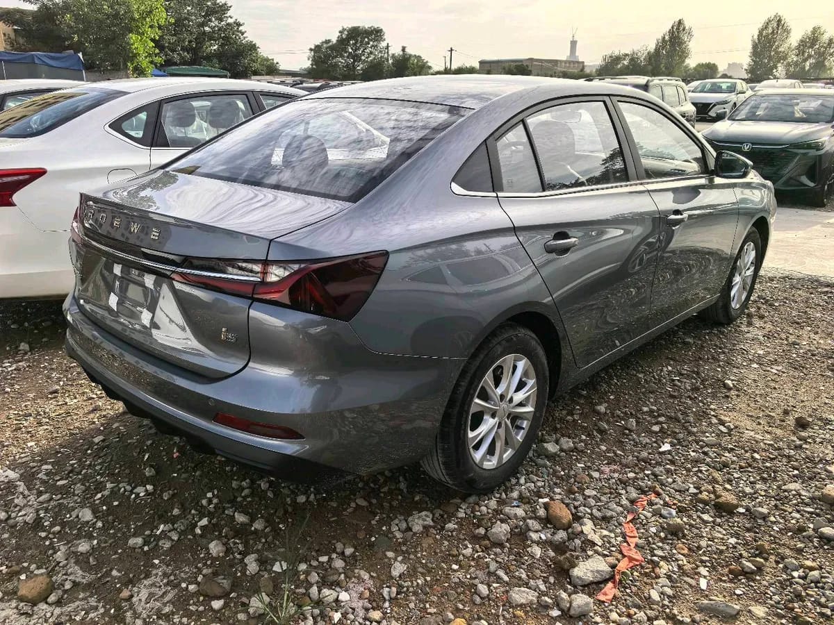 Roewe i5 2023��� 1.5L CVT 4