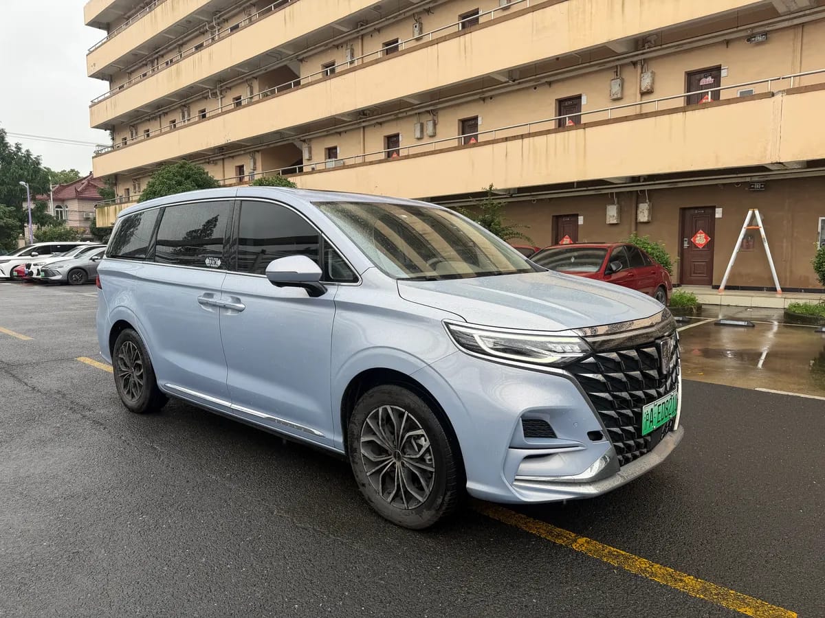Roewe iMAX8 2022 2