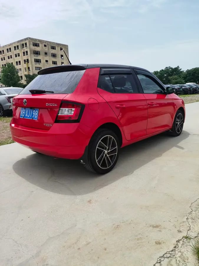 Skoda 2015 1.6L 7