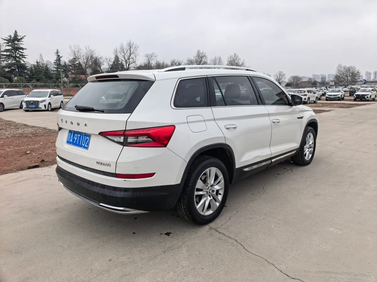 Skoda 2017 TSI330 5 10