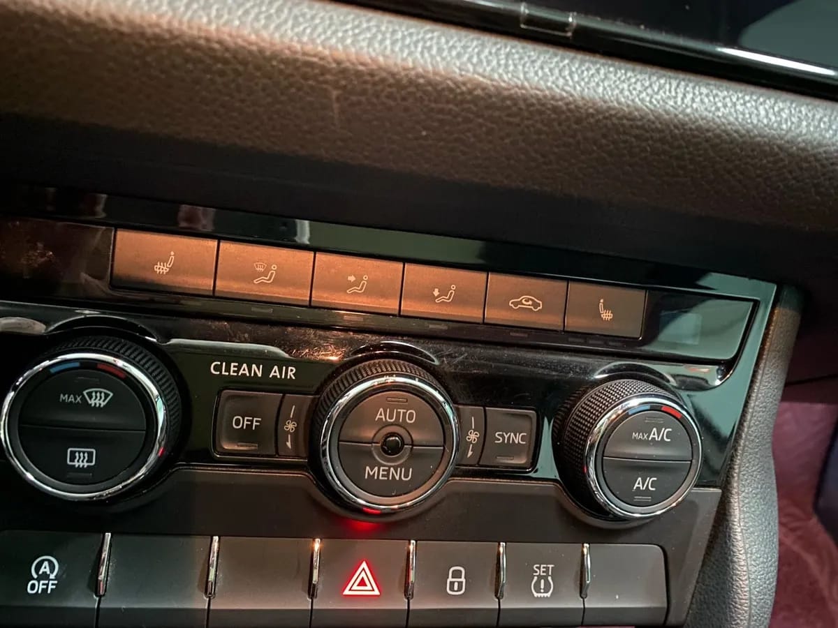 Skoda 2018 TSI330 5 10