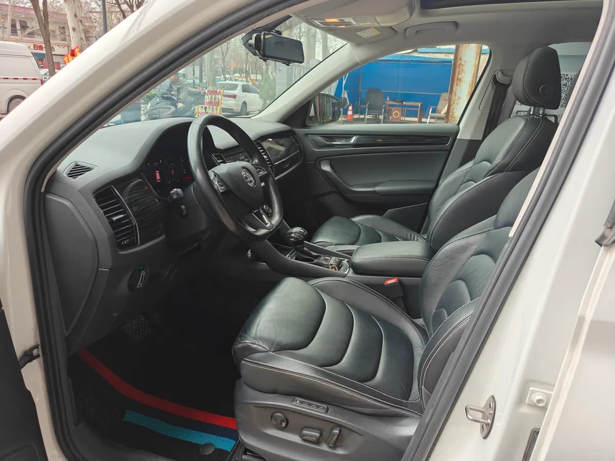 Skoda 2019 TSI330 5 VI 3