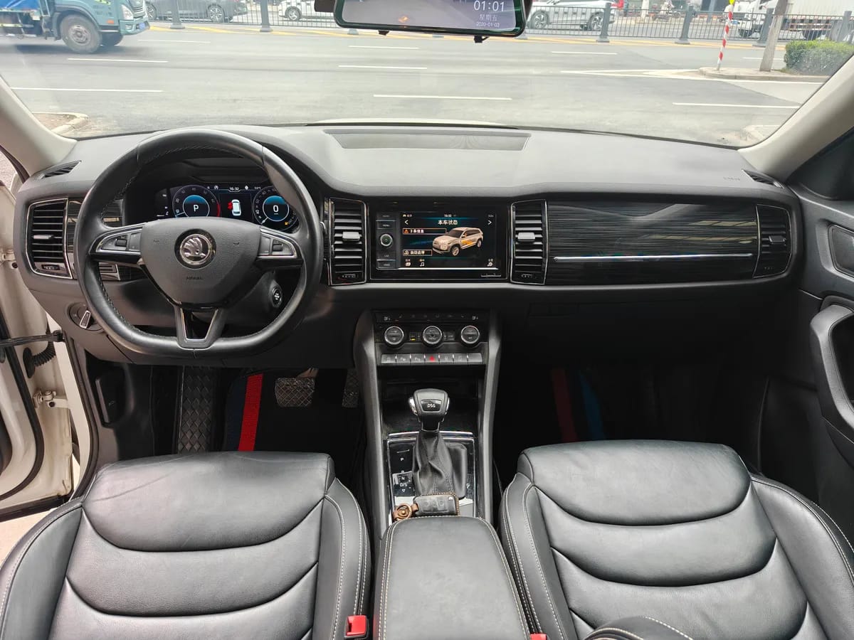 Skoda 2019 TSI330 5 VI 4