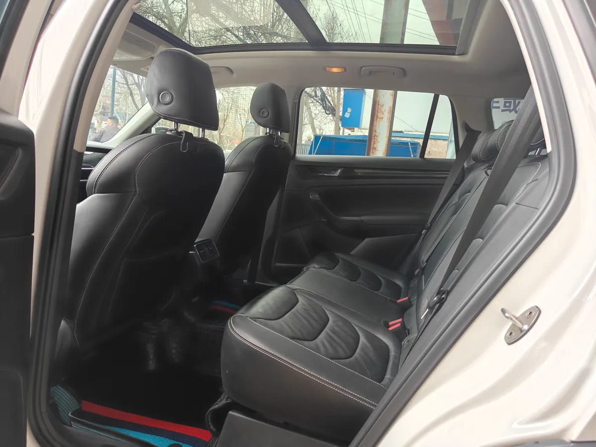 Skoda 2019 TSI330 5 VI 5