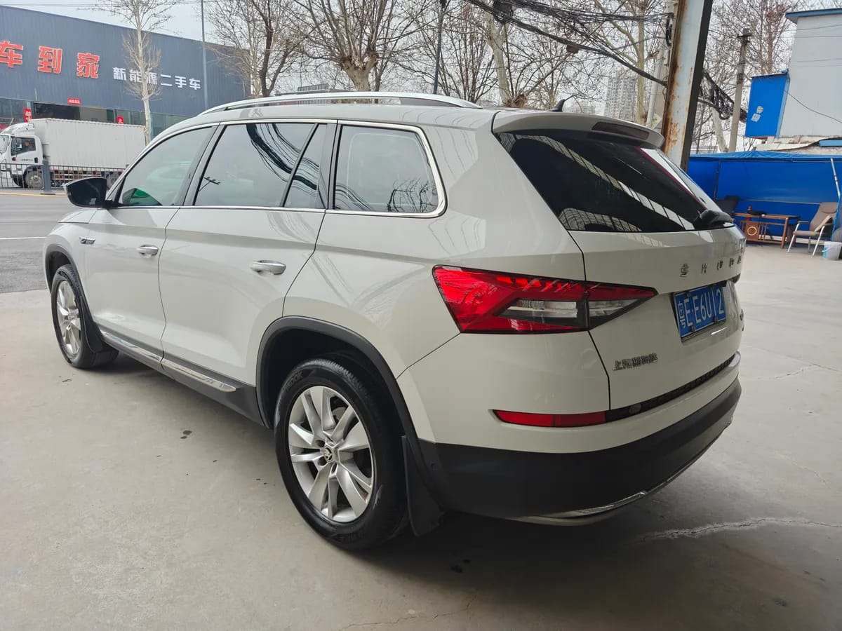 Skoda 2019 TSI330 5 VI 6
