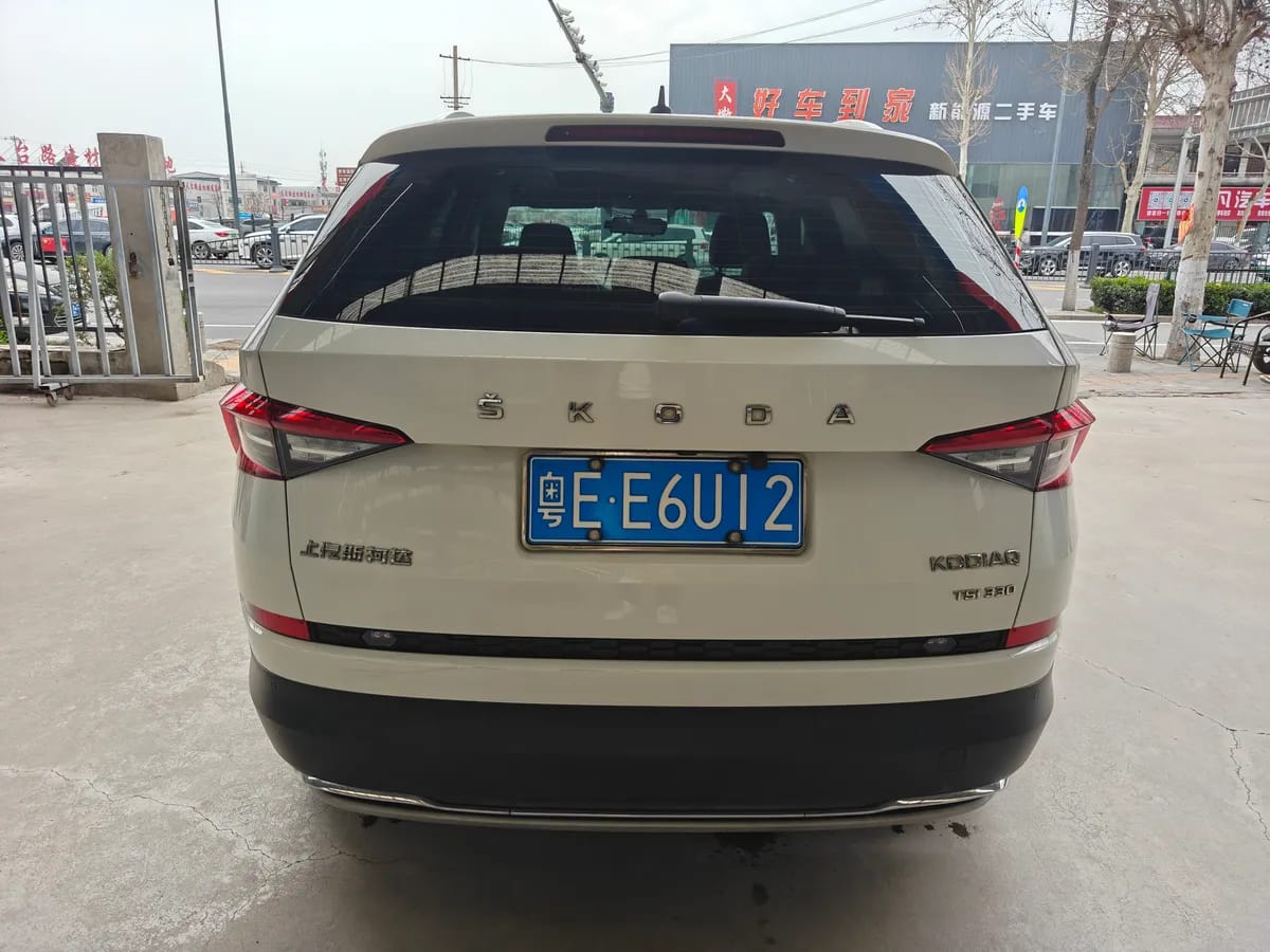 Skoda 2019 TSI330 5 VI 8